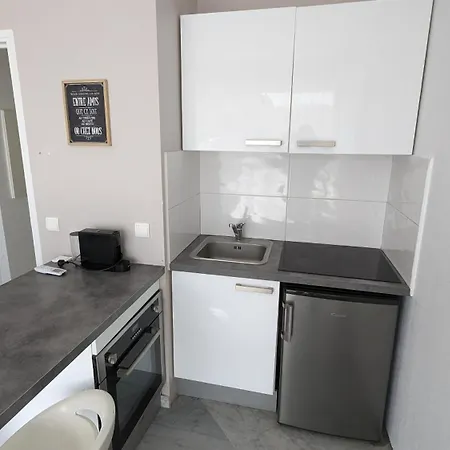 Esperance Apartman *