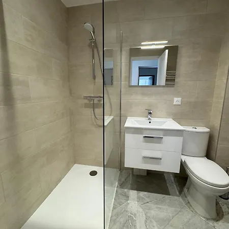 Esperance Apartment *