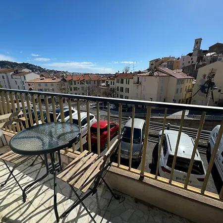 Esperance Apartment *