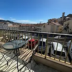 Esperance Apartment *