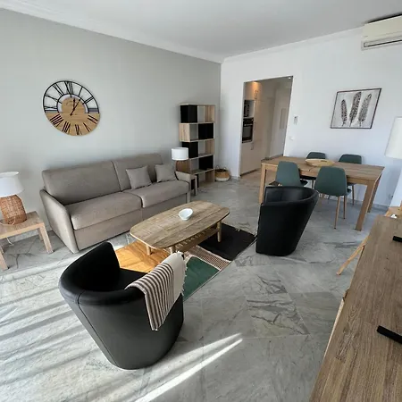 Esperance Apartment *