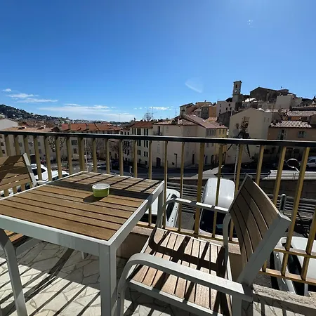 Esperance Apartment *